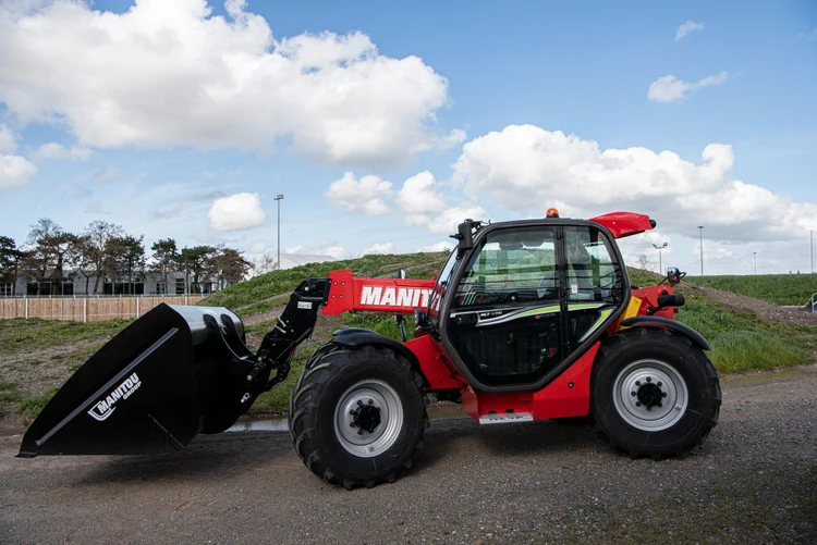 42f6399b-f1ae-46df-98a5-e406faded9d8-612608-application_agriculture_telehandler_mlt_x_741_lsu_065.jpg