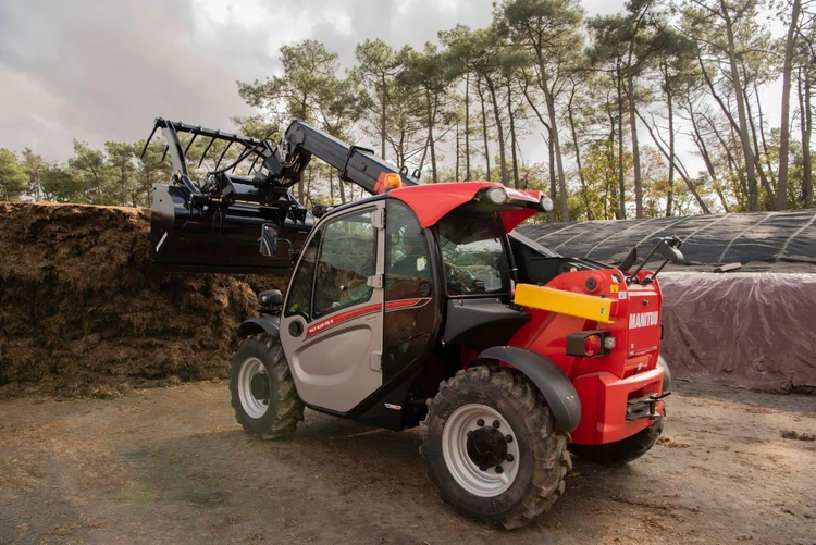 d2c005f0-dd06-4edf-b3a5-dabd0780dd51-502938-application_agriculture_telehandler_ultra_compact_mlt_x_625_75_h_manitou_004.jpg