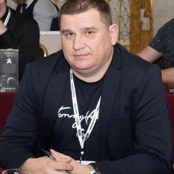 Директор 
Токарев Сергей Васильевич
